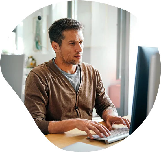 Ein Webentwickler bei der Arbeit