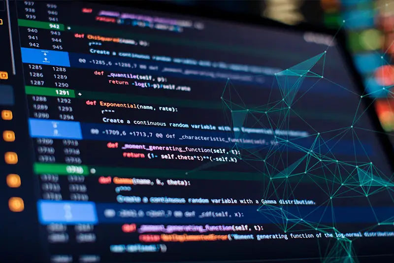 Blick auf einen Monitor mit Code