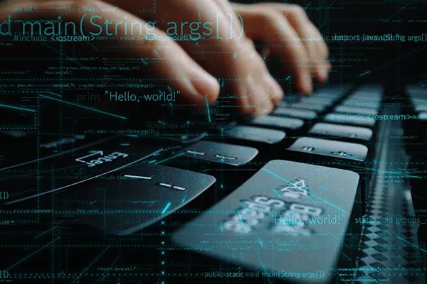 Flinke Hände tippen auf einer Tastatur