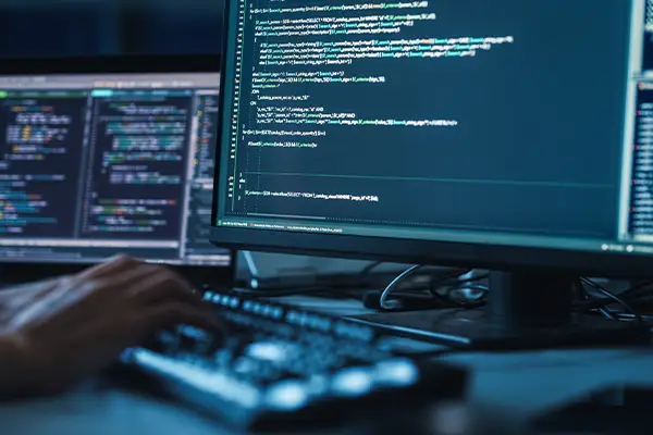 Blick auf verschiedene Screens mit Code