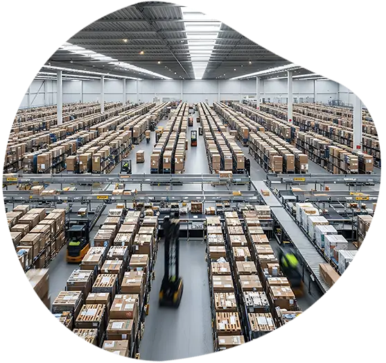 Blick in die Lagerhalle eines Logistikunternehmens