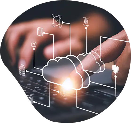 Cloud-Symbole schweben über einer Tastatur