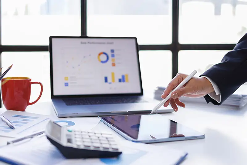 Tablets auf einem Schreibtisch