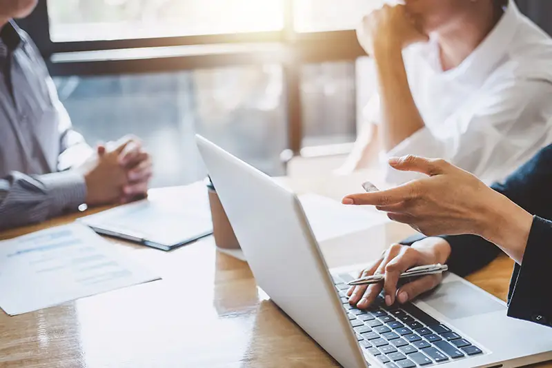 Teambesprechung eines Software-Projekts