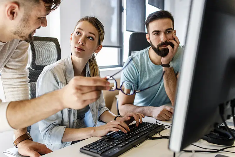 Teambesprechung am Arbeitsplatz